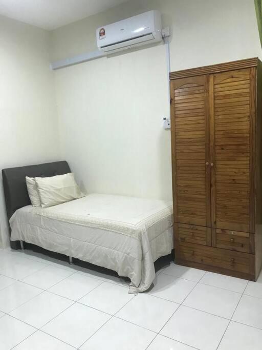 Hj Homestay Kuala Terengganu Buitenkant foto