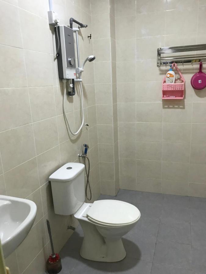 Hj Homestay Kuala Terengganu Buitenkant foto
